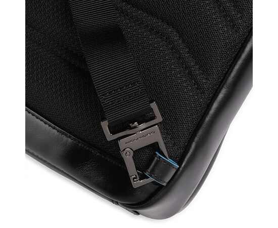  Рюкзак слинг мужской Piquadro Blue Square CA6589B2/N черный кожа 